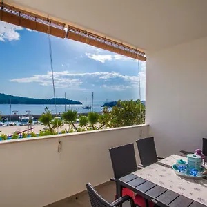 Sara - Apartment Cres